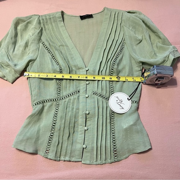 New with tags 🏷️ Petite Pleat and Lace Tape Top - Picture 2 of 4